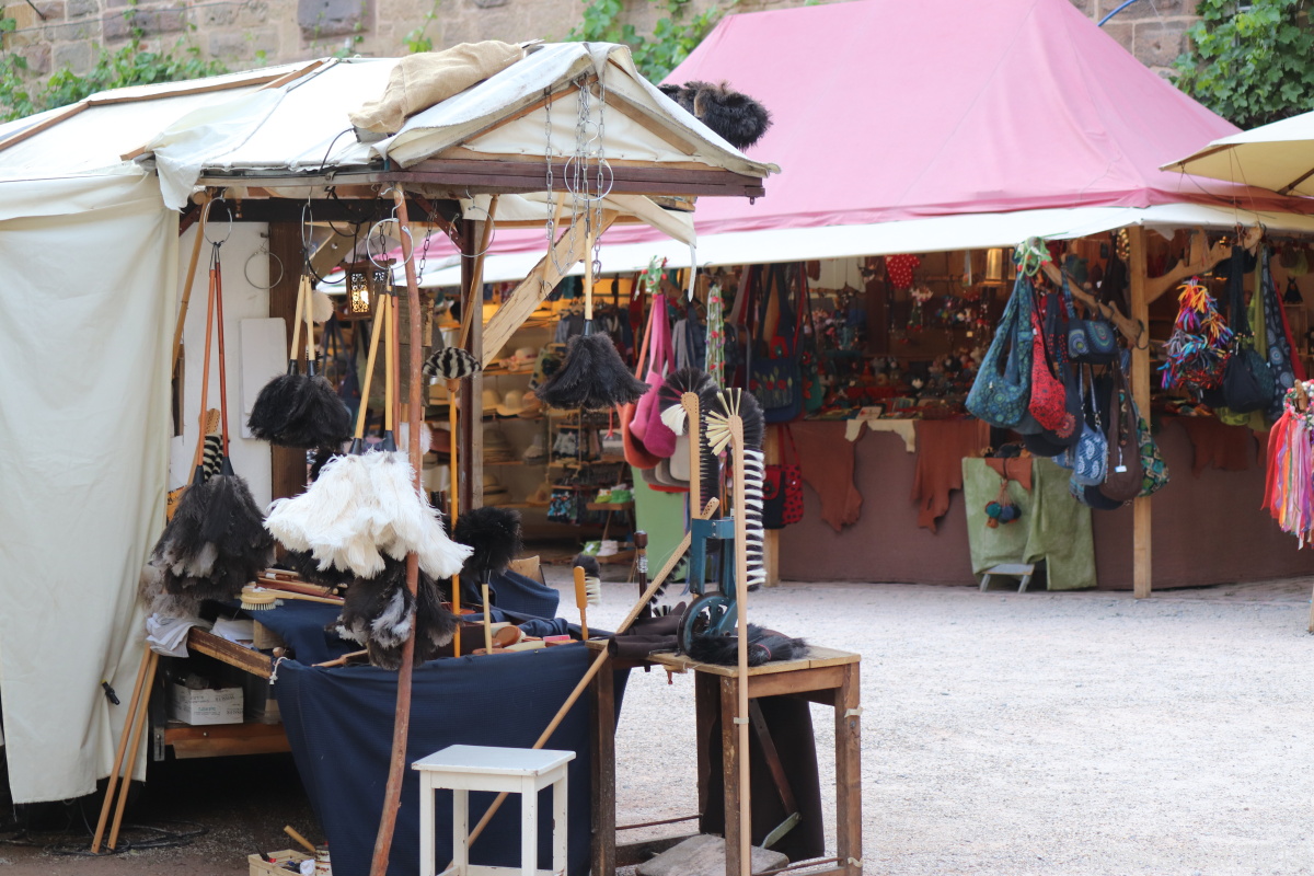  Mittelalterliche Marktstände beim Klosterfest 