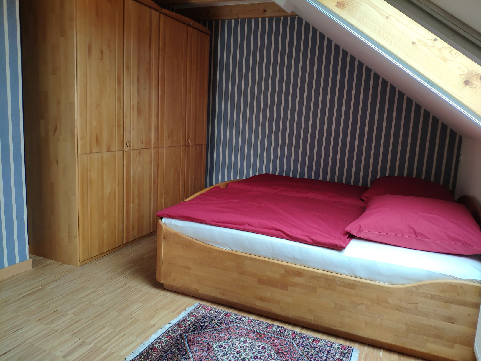  Doppelbett im Schlafbereich 