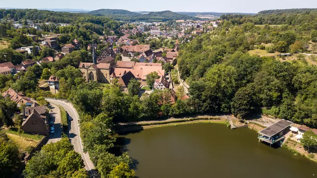 Luftbild Kloster Maulbronn Richtung Westen mit Tiefem See und der Stadt Maulbronn im Hintergrund