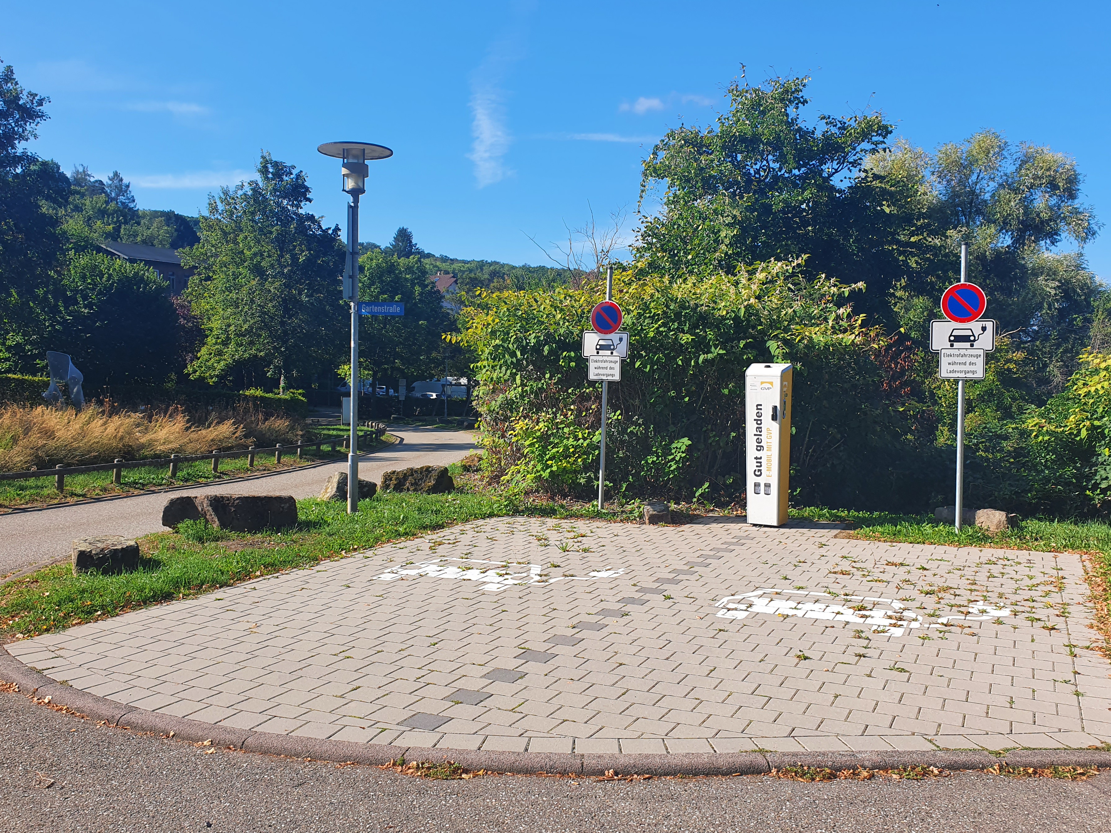 Ladesäule der GVP für E-Autos am Kloster Maulbronn/Gartenstraße, 2 Parkplätze