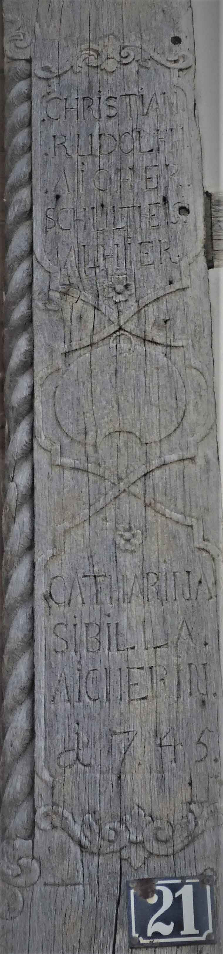  Holzleiste mit Inschrift 