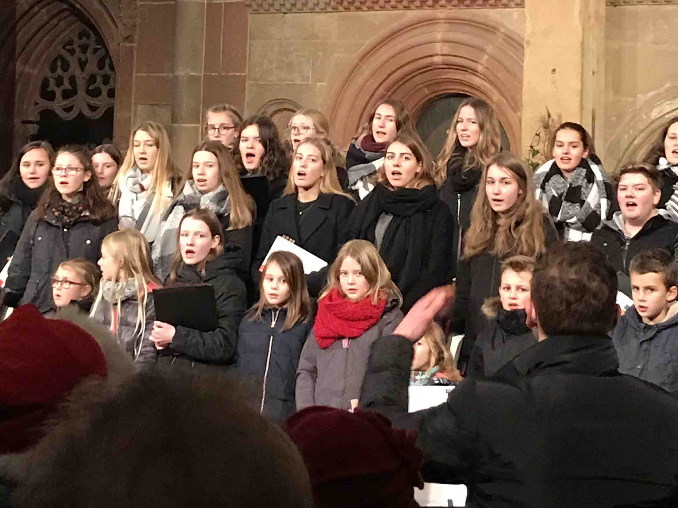 Auftritt junger Sänger*innen in der Klosterkirche